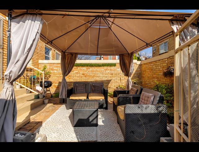 3 BEDROOM TOWNHOUSE FOR SALE IN WILGEHEUWEL